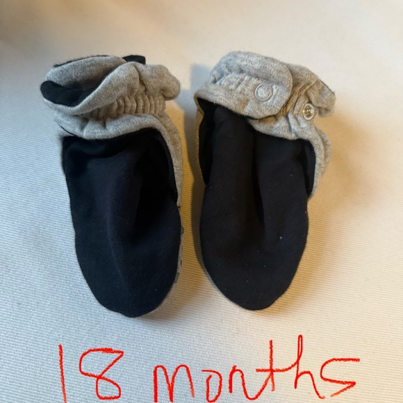 Assorted Baby Booties Set - Picture 4 of 7